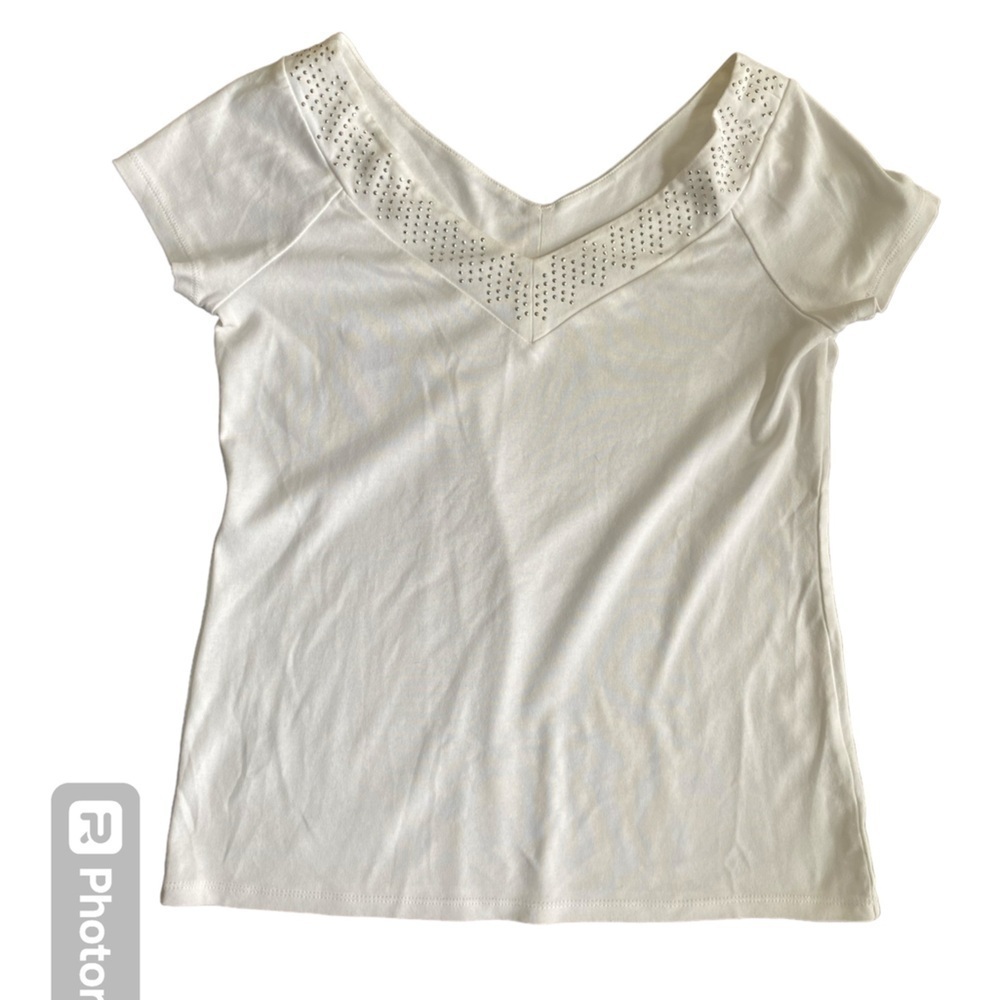 Westport White V Neck Rhinestone Tee Medium
